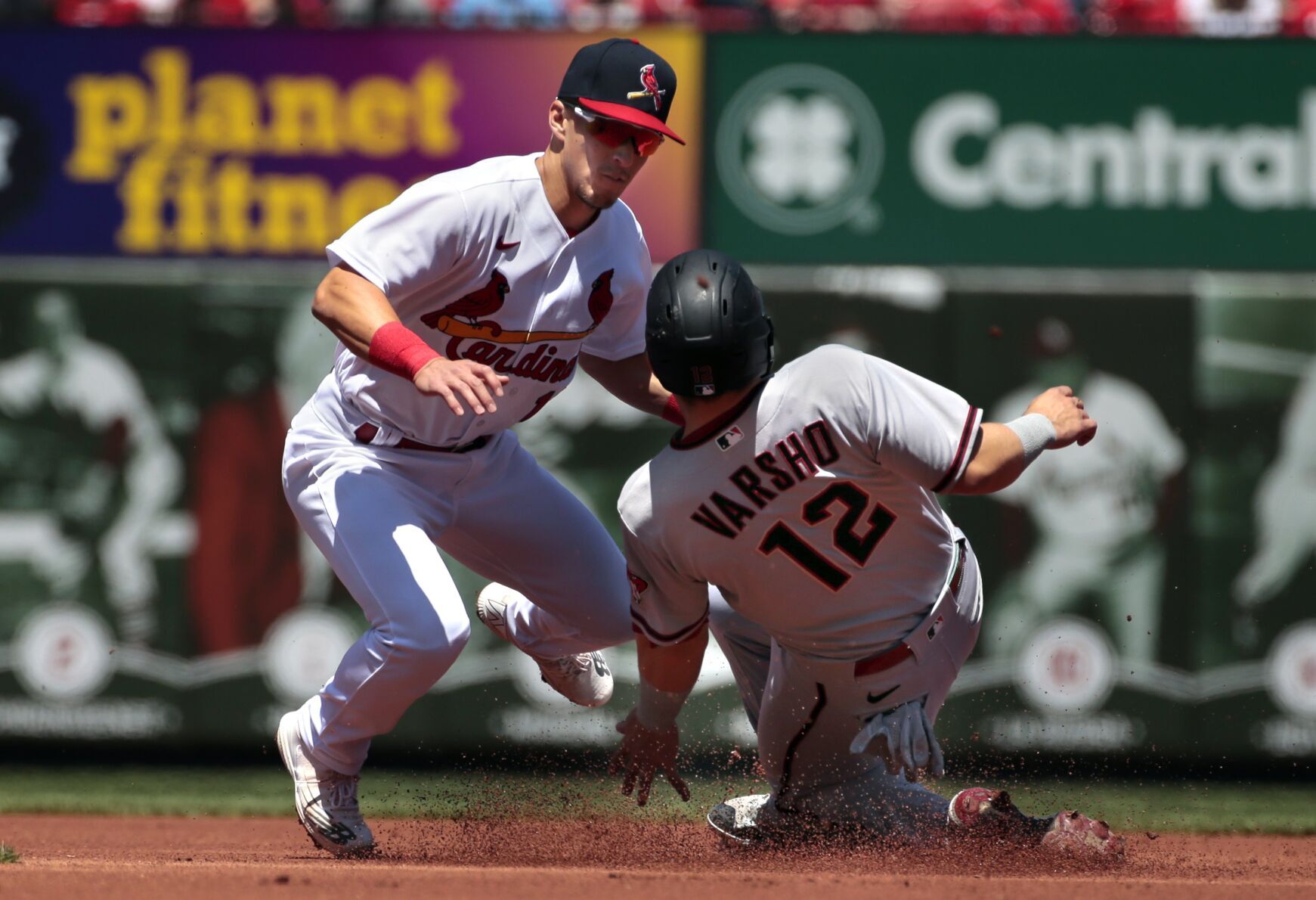 Cardinals look to split series against D-backs